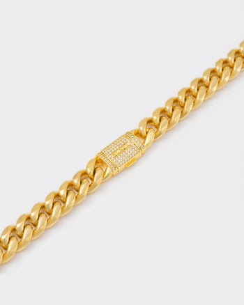 detail of 18k yellow gold coated cuban chain choker with hand-set micropavé stones in white