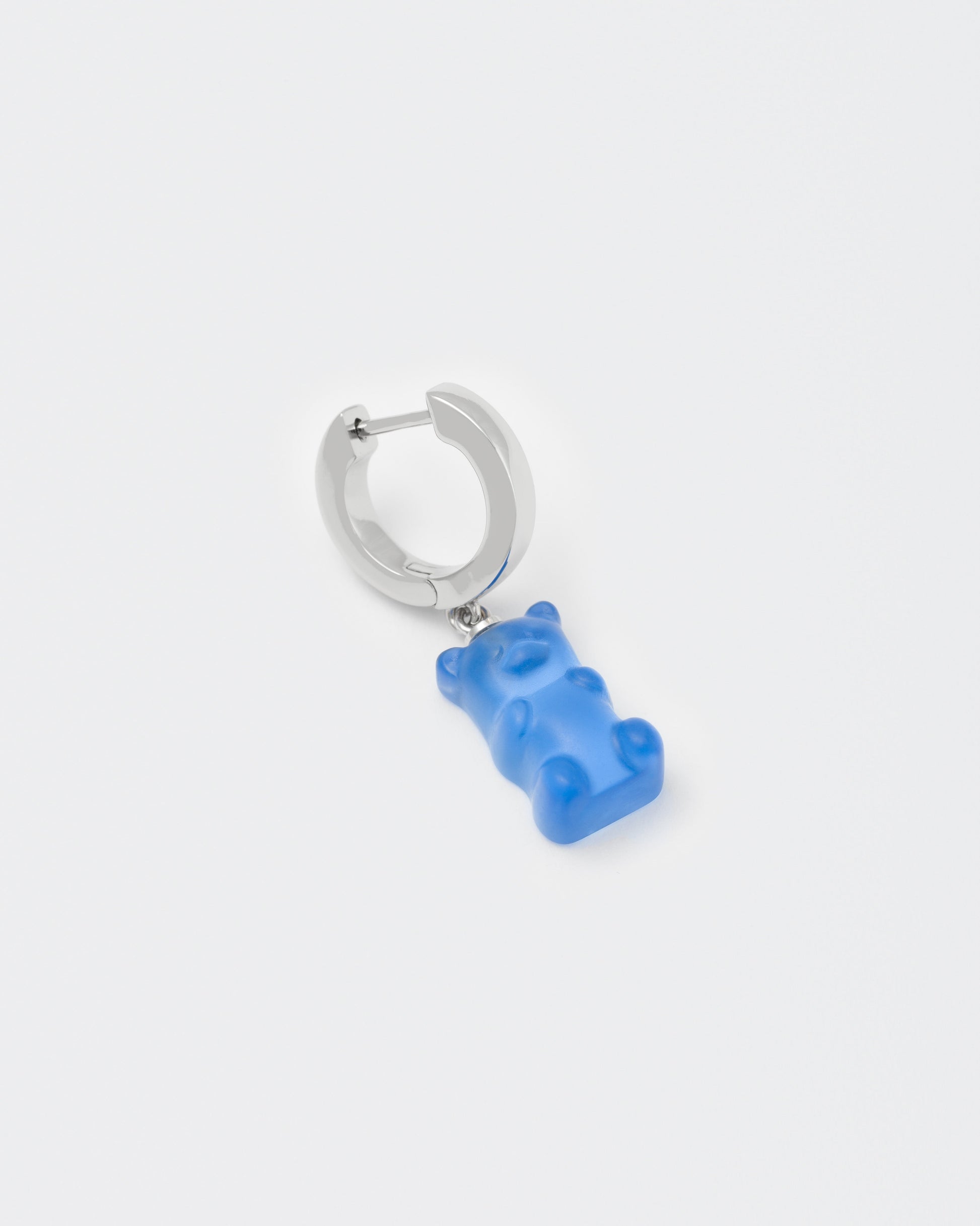 detail of 18k white gold coated gummy bear mono earring with 3D cut sandblasted crystal in blue